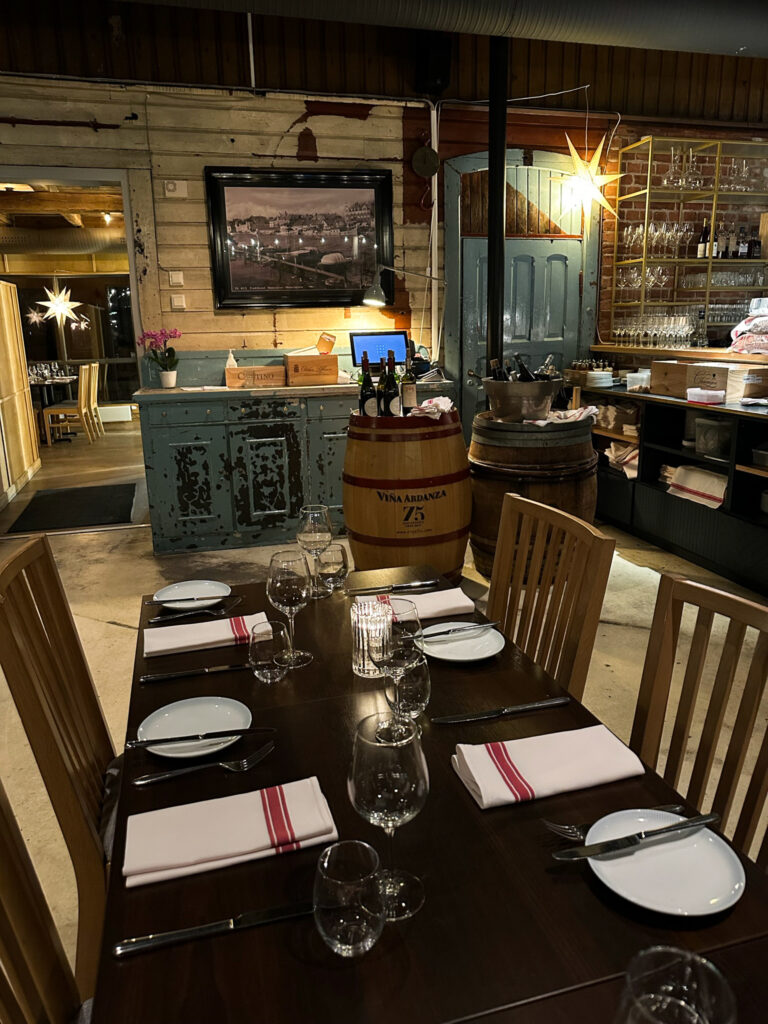 Ein gedeckter Tisch im Fisch-Restaurant Slippen in Fredrikstad.